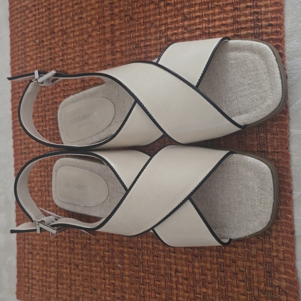 LIZ CLAIBORNE BRAND WOMEN'S CREAM SHORT HEEL SANDALS WITH MEMORY FOAM SIZE 8.5